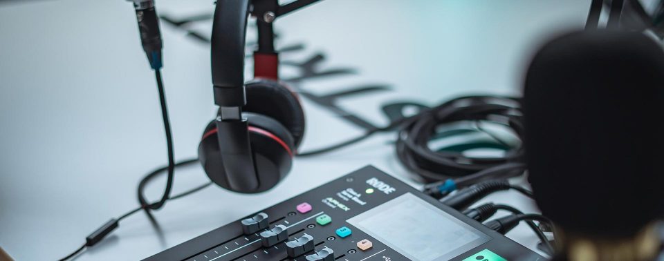 Hablar y escuchar, volver a la comunicación originaria