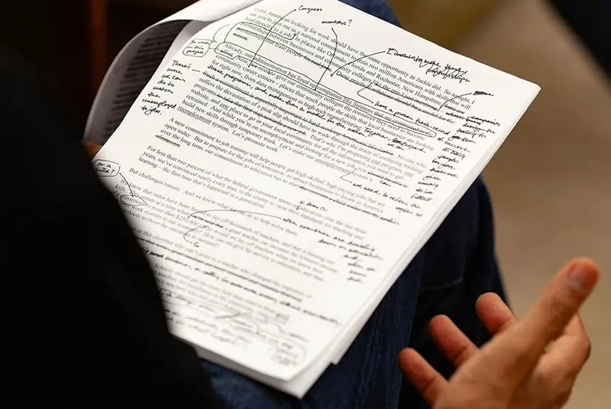 El presidente Obama dando forma a un discurso. Foto/ Pete Souza (@petesouza).