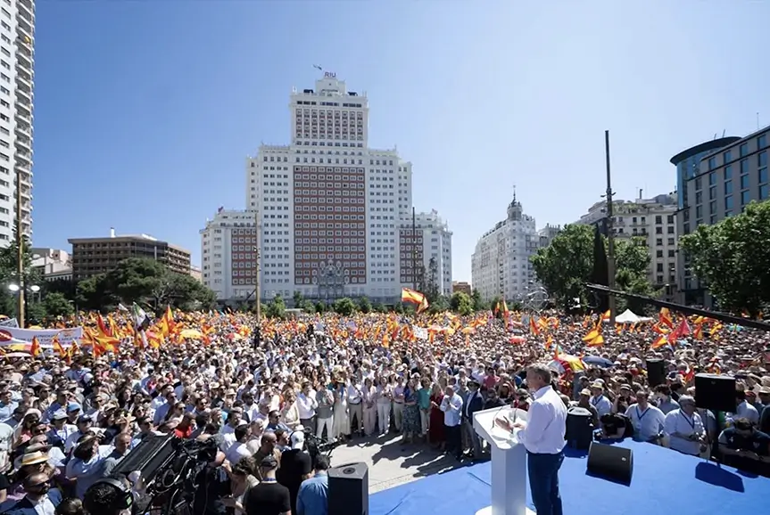Alberto Núñez Feijóo en un acto en la Plaza de España en Madrid.