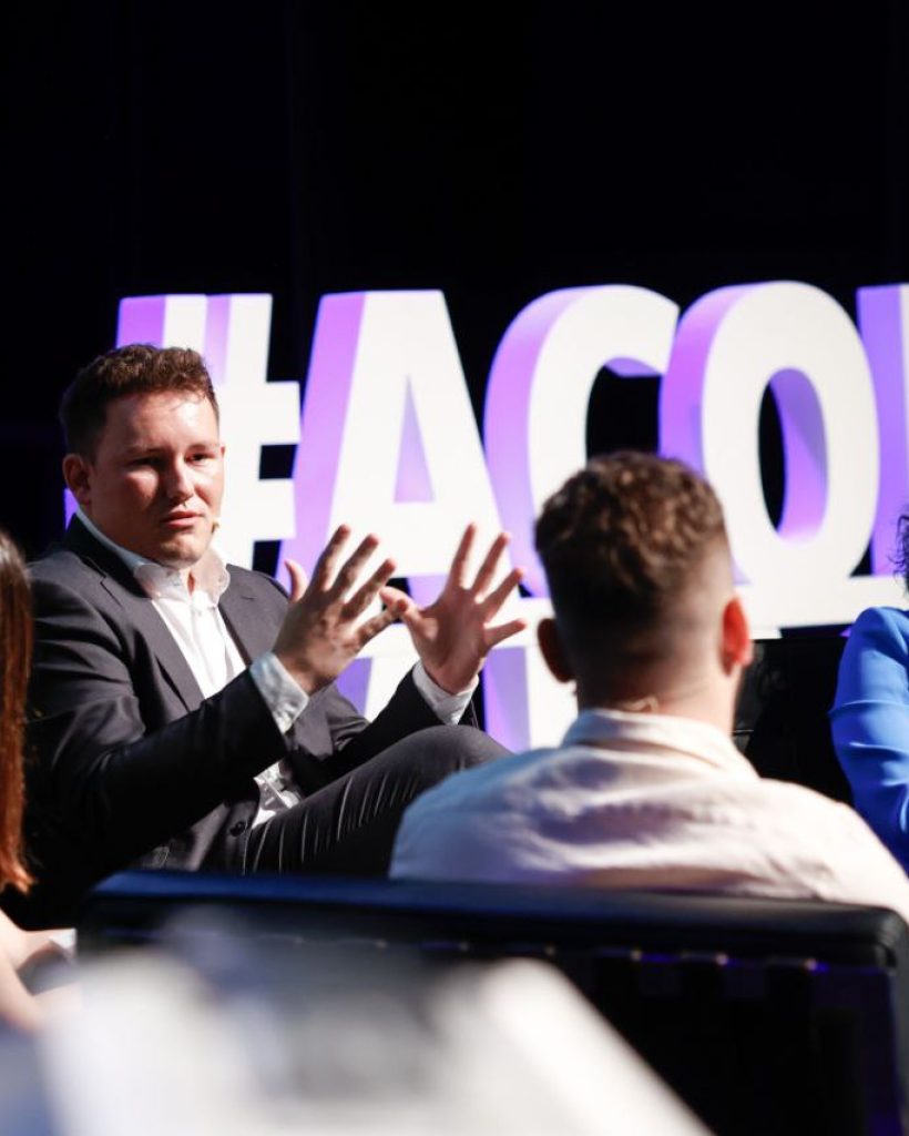 photo_6012680956151972771_y